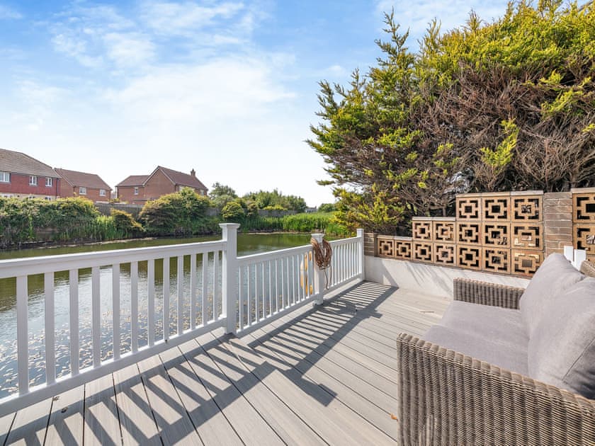 Lake view | Water’s Edge Holiday Home, Beadnell
