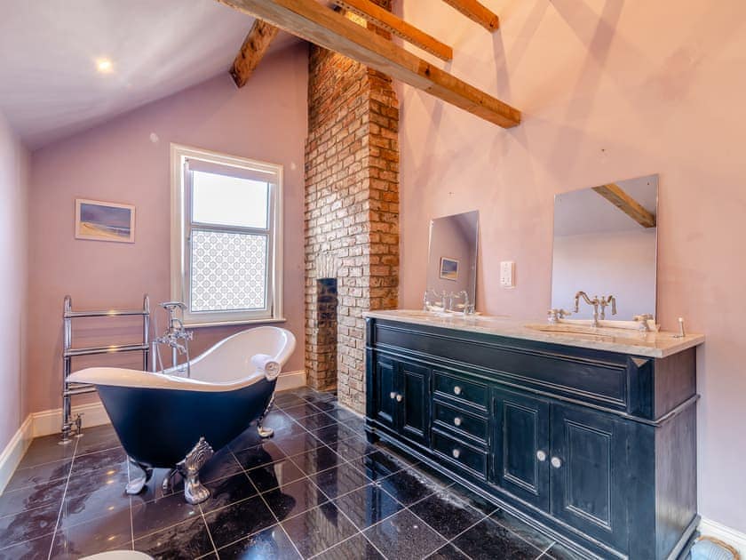 Bathroom | Topcliffe House, Thirsk