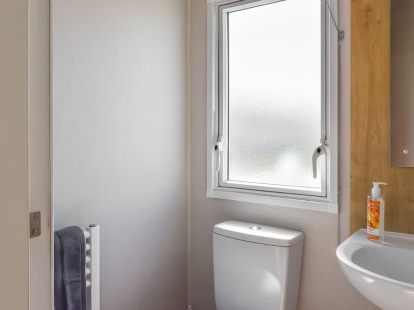 Bathroom | The Hideaway - Ocean Edge Retreats, Morecambe