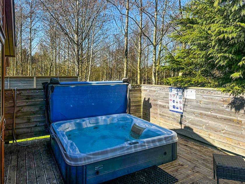 Jacuzzi | Phoenix - Felmoor Cabin Escapes, Morpeth