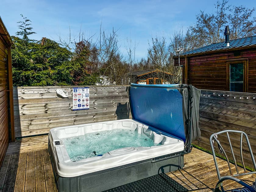Jacuzzi | Dorado - Felmoor Cabin Escapes, Morpeth