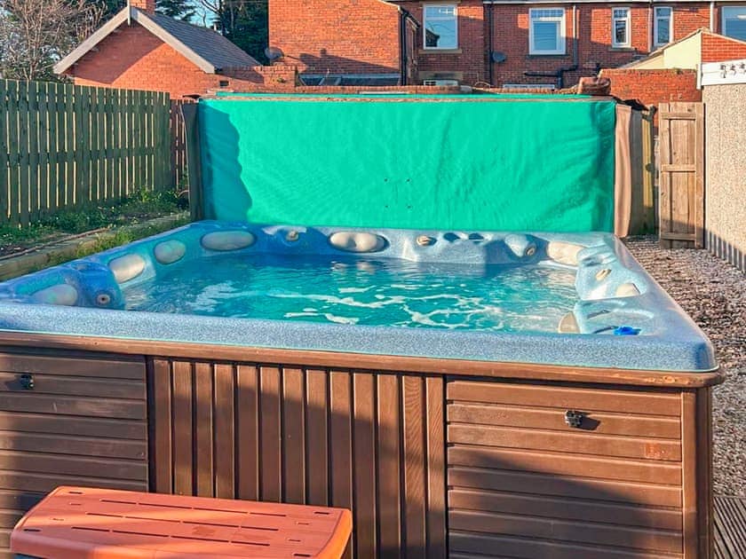 Hot tub | Follonsby Foal Cottage, East Boldon, near Newcastle