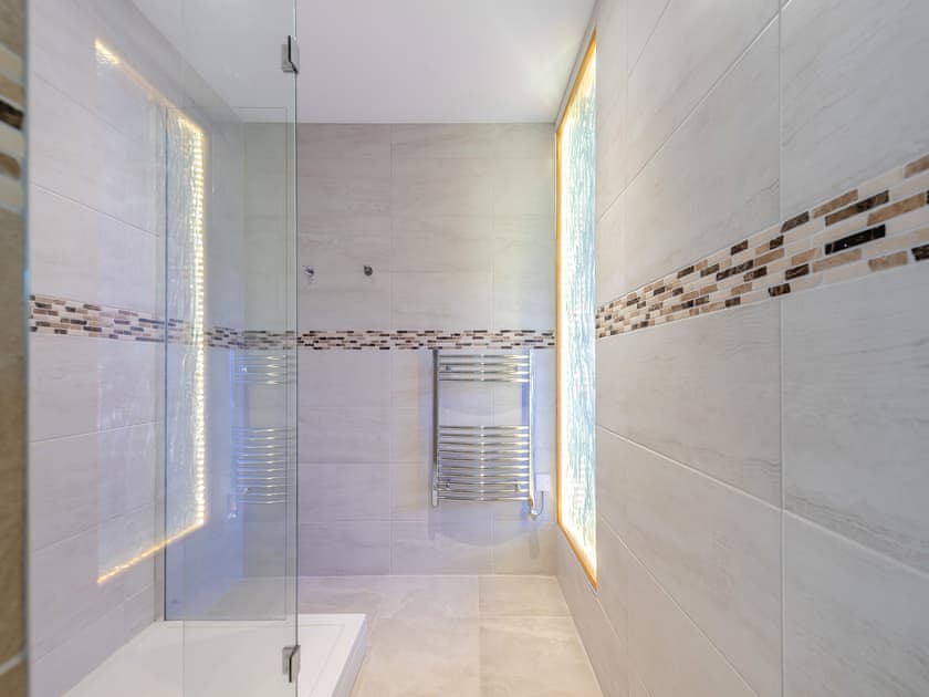 Bathroom | Pyllaubach, Llandeilo