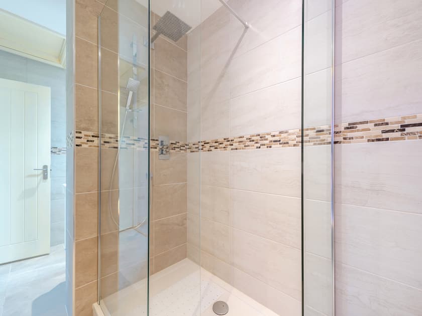 Bathroom | Pyllaubach, Llandeilo