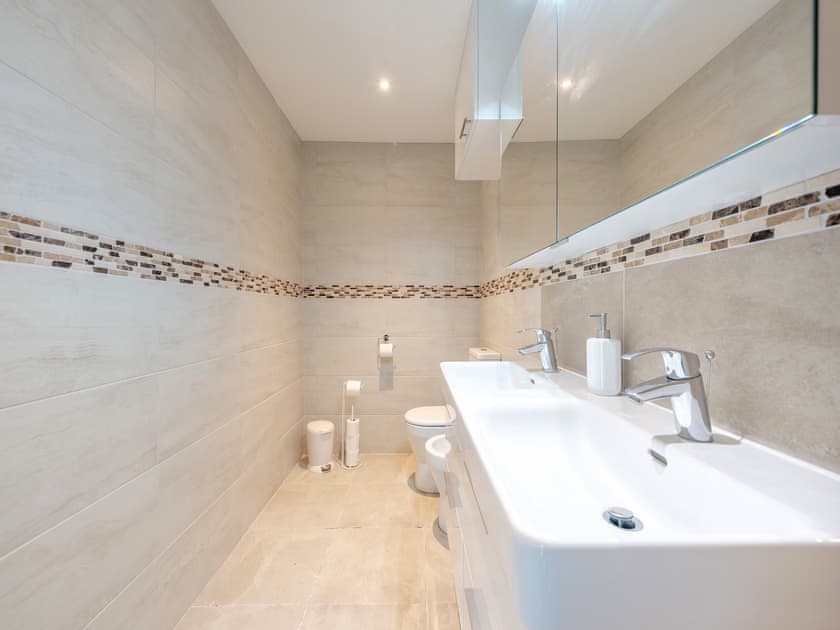 Bathroom | Pyllaubach, Llandeilo