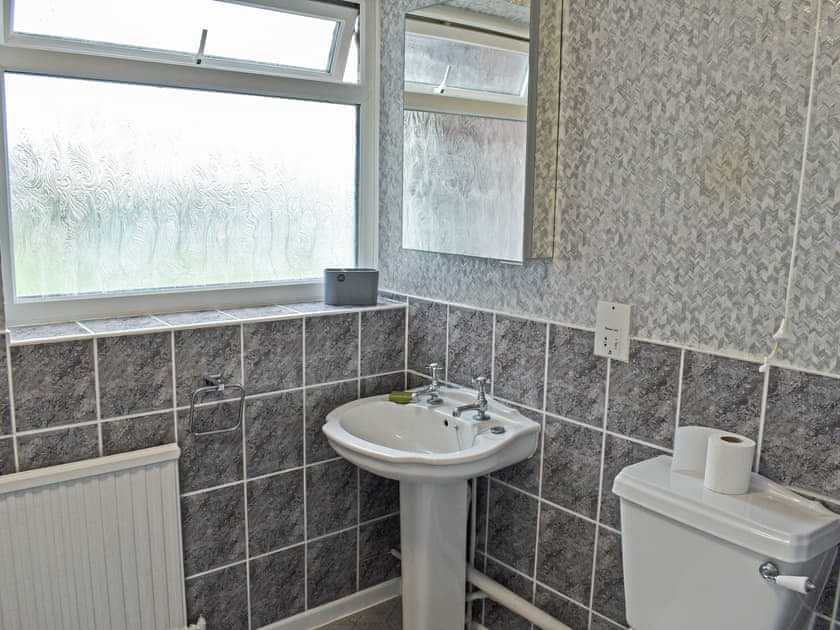 Bathroom | Outer Reach Cottage, St Osyth, near Clacton on Sea