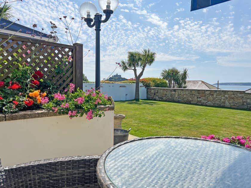 Sitting-out-area | Polgew Studio - Polgew Suites, Marazion