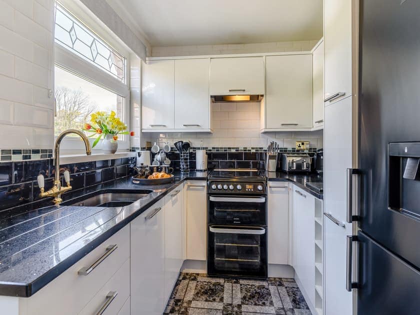 Kitchen | Bungalow Highfields, Port Eynon