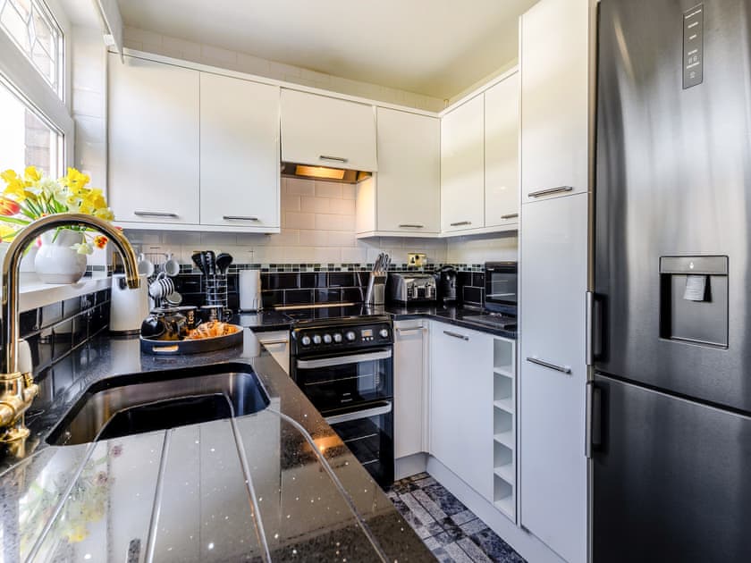 Kitchen | Bungalow Highfields, Port Eynon