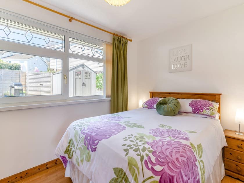King size bed and bedroom with plenty of storage  | Bungalow Highfields, Port Eynon