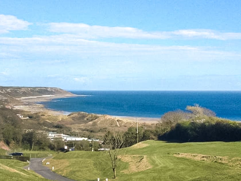 Blue skies and sea  | Bungalow Highfields, Port Eynon