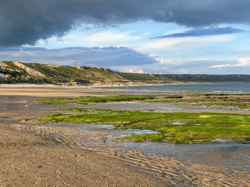 Enjoying even on cloudy days, Port Eynon and Horton Beach five minute walk from the Bungalow Highfields | Bungalow Highfields, Port Eynon