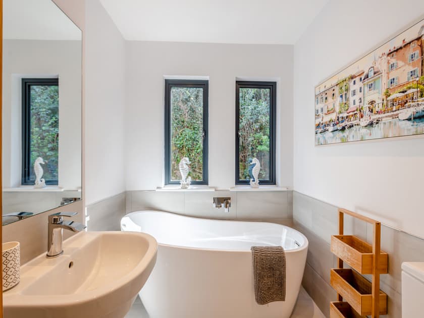 Bathroom | Inglewood Cottage, Kingswear