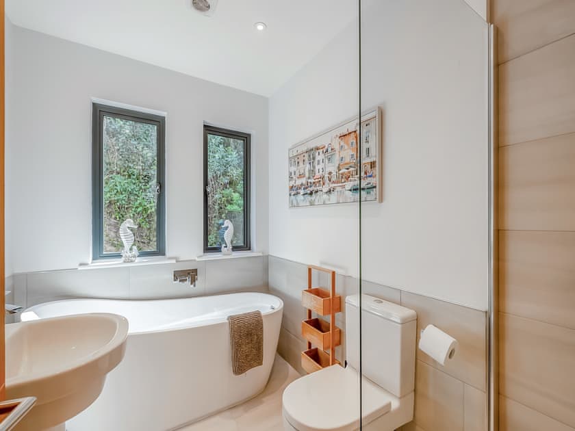 Bathroom | Inglewood Cottage, Kingswear