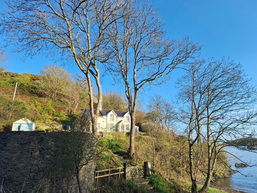 Setting | Carreg yr Eos, Fishguard