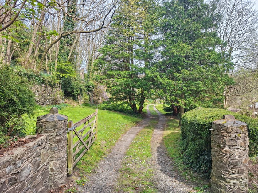 Driveway | Carreg yr Eos, Fishguard