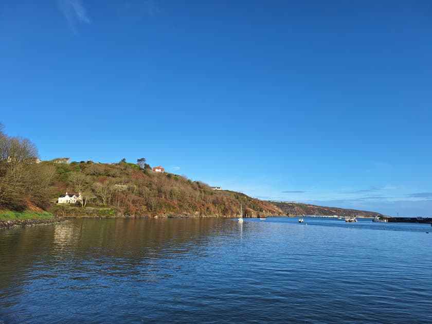 Setting | Carreg yr Eos, Fishguard