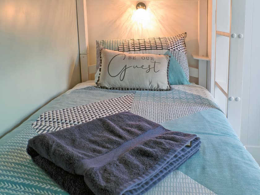 Bunk bedroom | Comfy Kozy Cottage, Louth