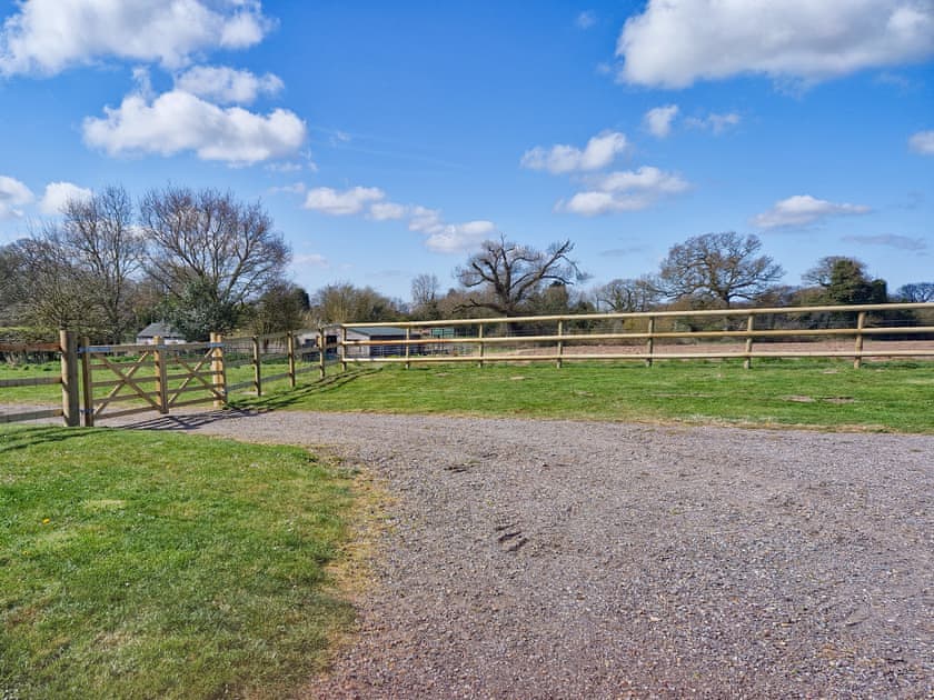 Outdoor | Oak Barn, Metton