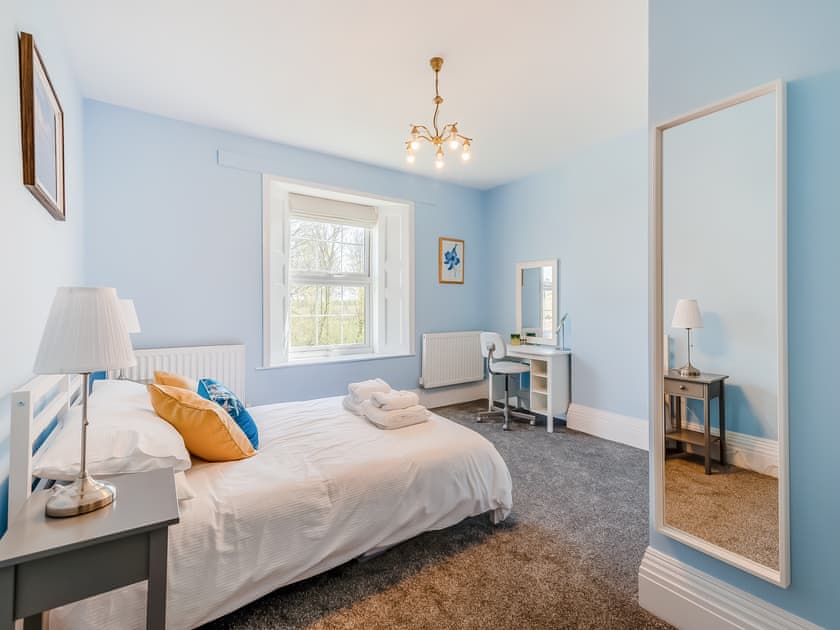 Double bedroom | Monkroyd House, Featherstone, near Wakefield