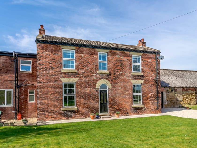 Exterior | Monkroyd House, Featherstone, near Wakefield