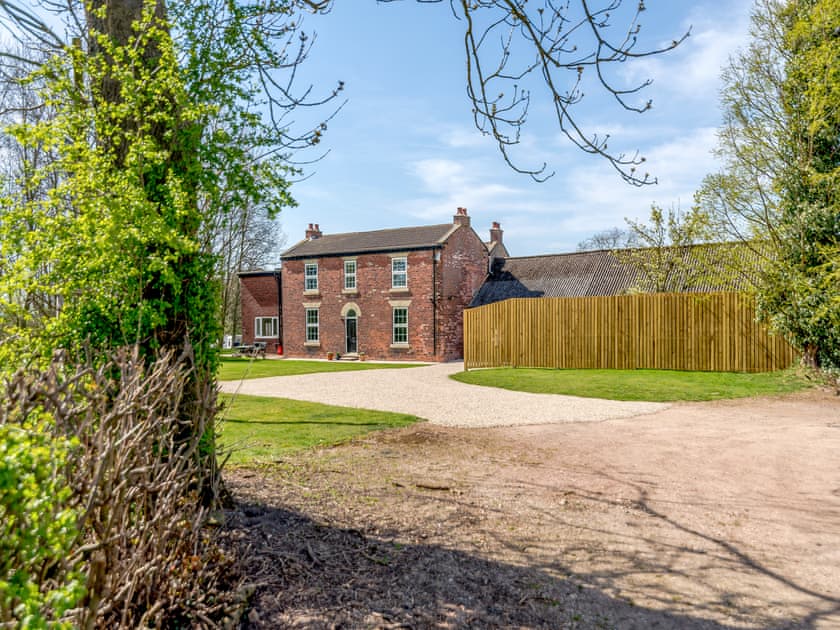 Exterior | Monkroyd House, Featherstone, near Wakefield