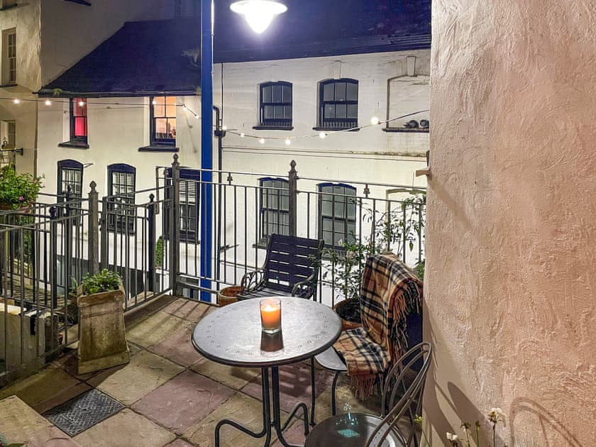 Sitting-out-area | Crumpet Cottage, Ilfracombe
