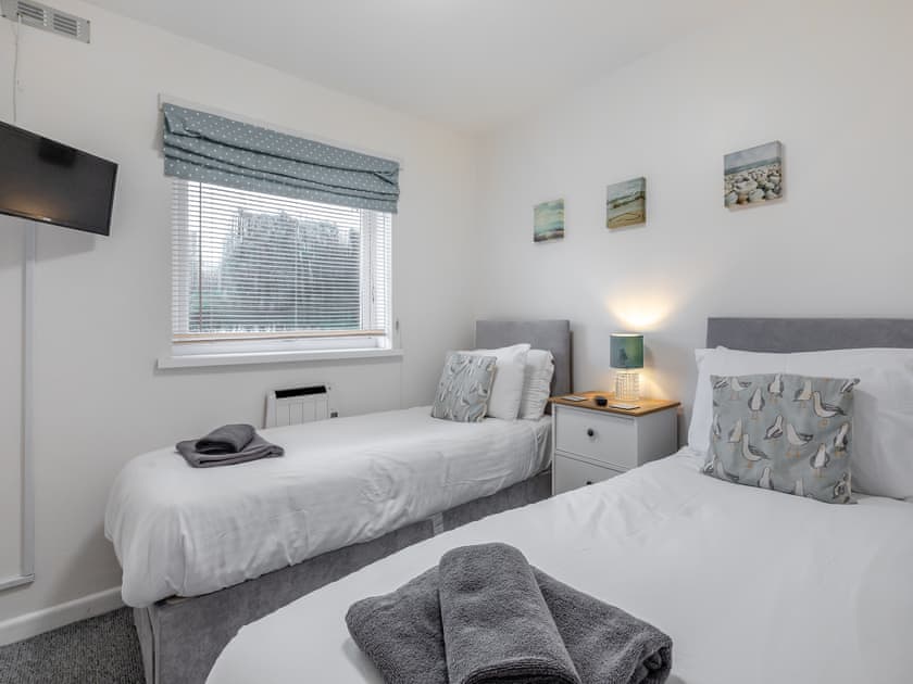 Twin bedroom | Arthurs Den, Brixham