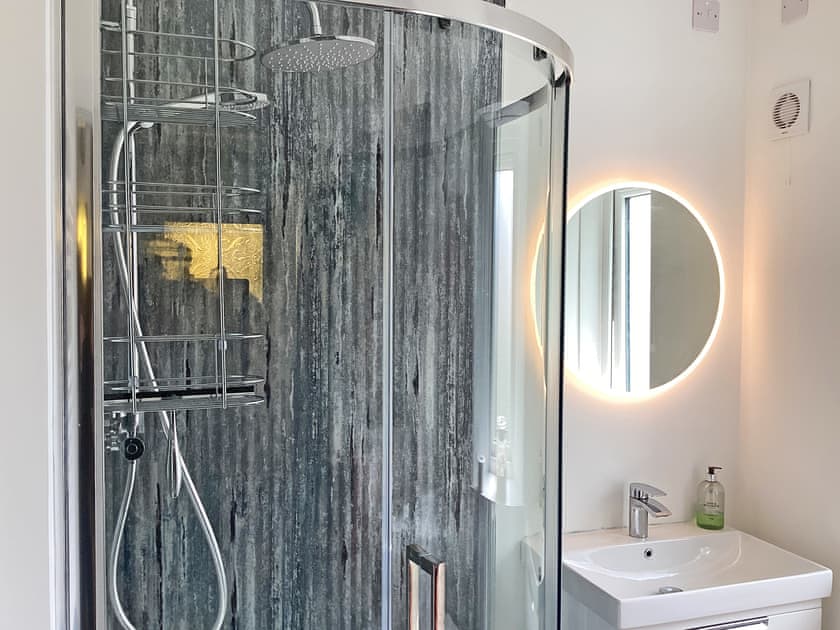 Shower room | Seasgair, Dingwall