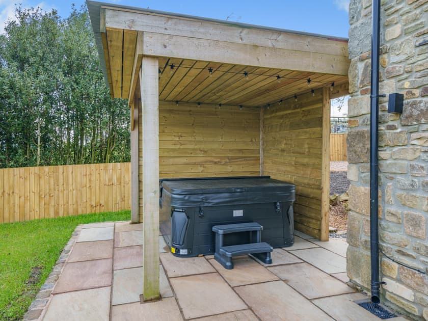Hot tub | Meadow View - Cunliffe Moss Farm, Mellor