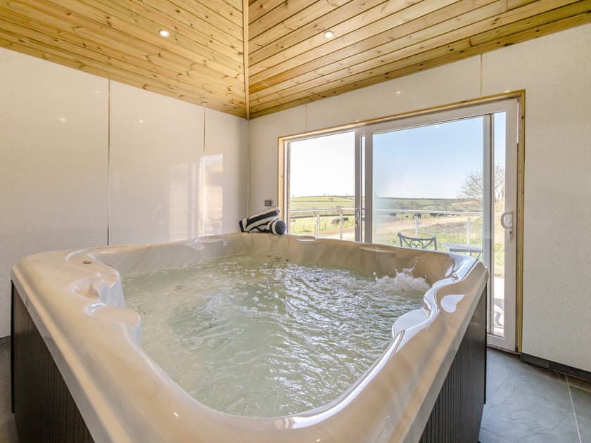 Hot tub | The Granary  - Devon Farm Holidays, Crediton