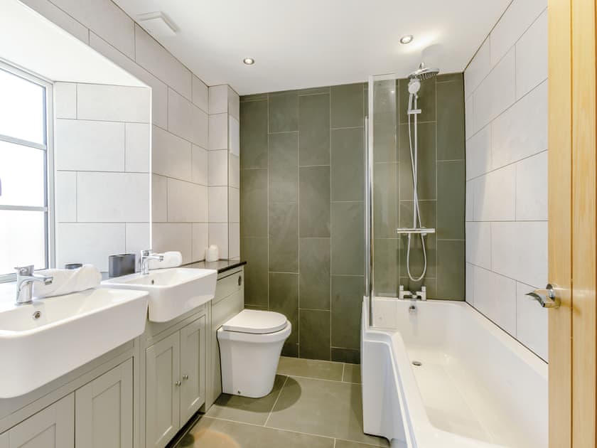 Bathroom | The Granary  - Devon Farm Holidays, Crediton