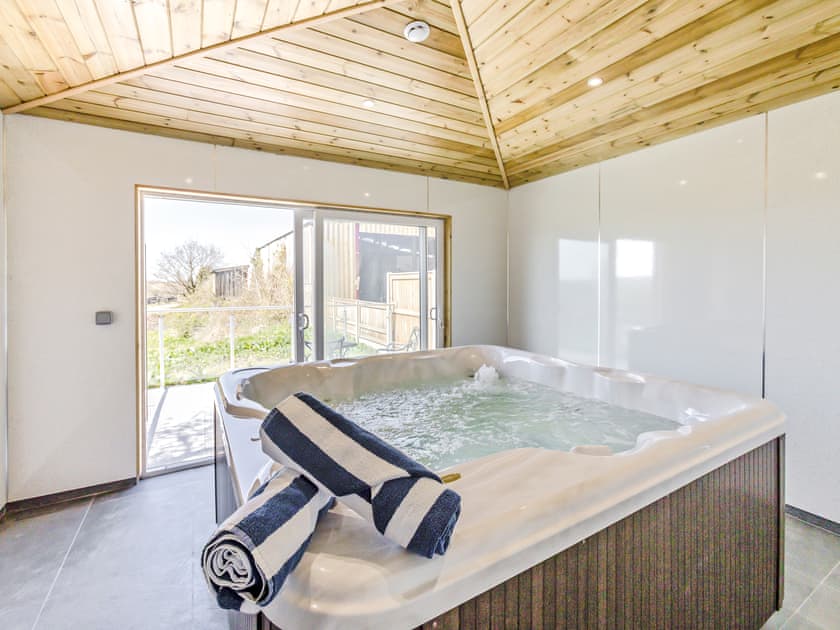 Hot tub | The Granary  - Devon Farm Holidays, Crediton