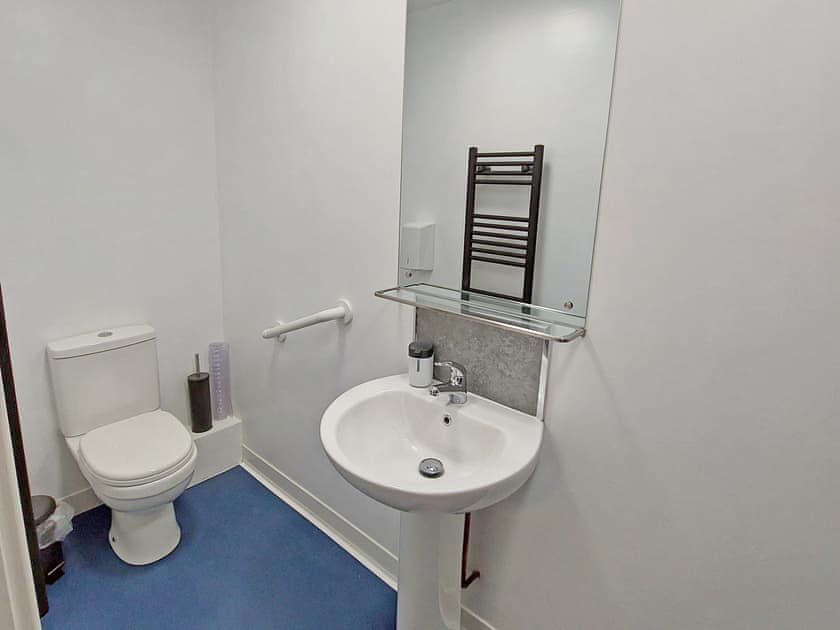 Shower room |  Kirkstead - Walcott Lodges, Walcott
