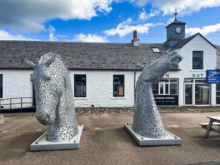 Miniature Kelpies at Ardrishaig Harbour | Bayview, Carradale
