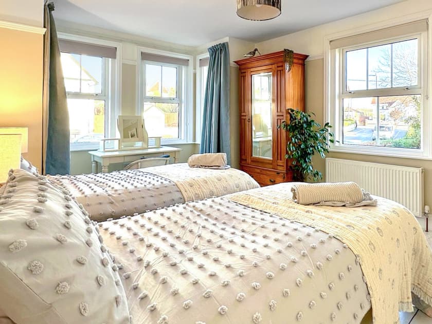 Twin bedroom | Miramar, Cornwall