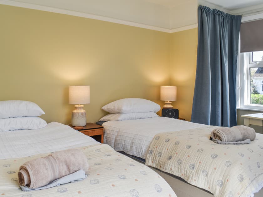 Twin bedroom | Miramar, Cornwall