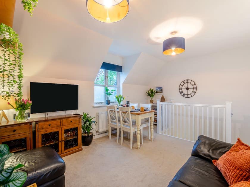 Living room/dining room | Bluebell Lodge, Cambridge