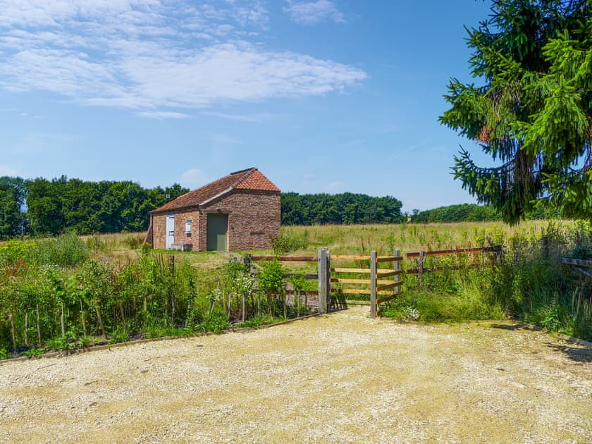 Exterior | Lincoln Reds Lookout, South Ormsby