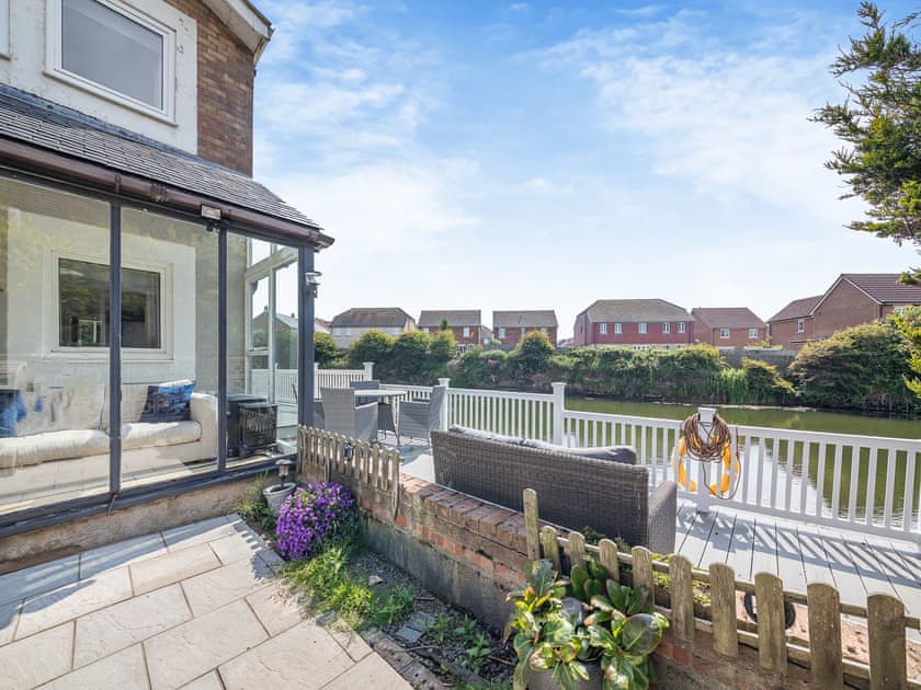 Lake View | Water’s Edge Holiday Home, Beadnell