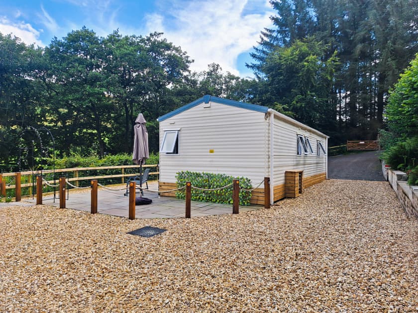 Glen Y Nant is set in a private garden with drive | Glen Y Nant, New Radnor, near Presteigne