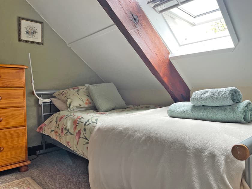Single bedroom | Trenay Barn Cottage, St Neot, near Liskeard