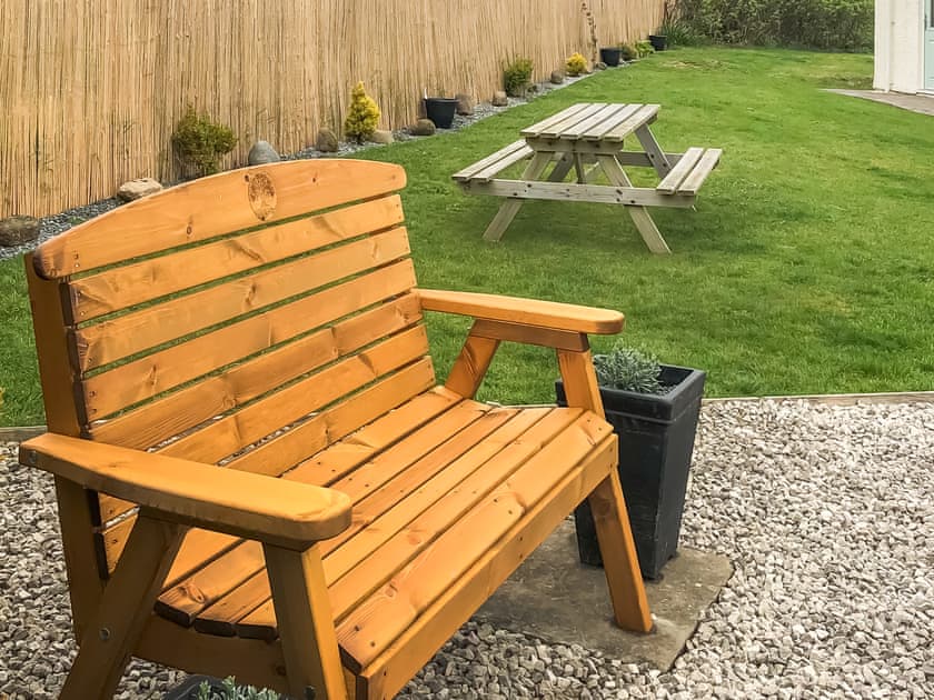 Sitting-out-area | Maes y Mor, Criccieth, near Porthmadog