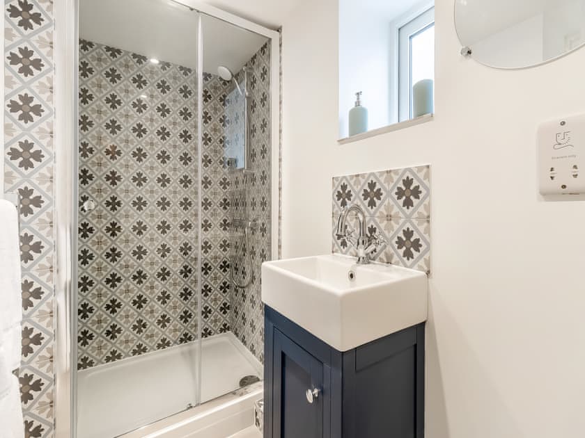 Shower room | The Little House - Barn Escapes, Stapleton