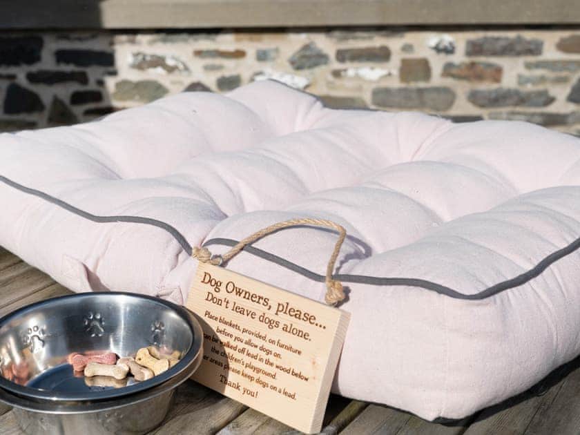 Dog friendly | Granary Cottage - Treberfedd Farm, Lampeter, near Aberaeron
