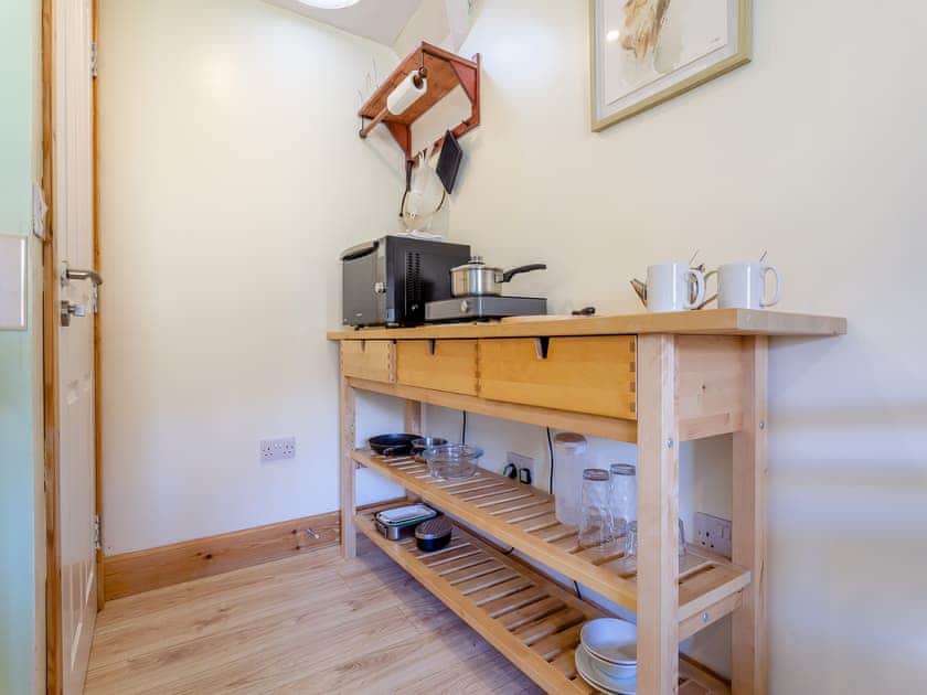 Open plan living space | Beinn Uidhe Studio Apartment - Inchnadamph Lodge Properties, Inchnadamph
