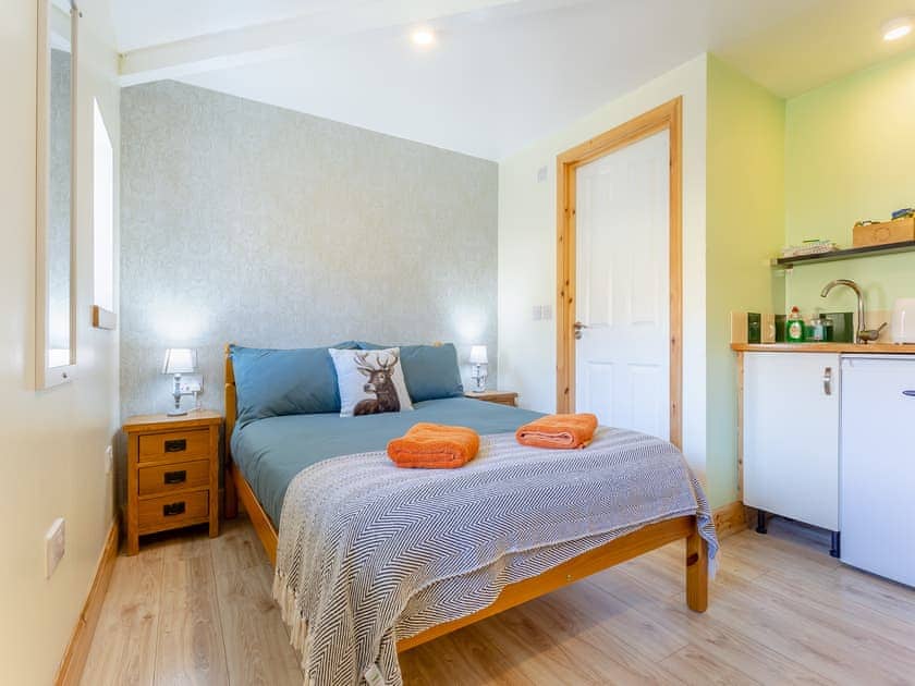 Open plan living space | Beinn Uidhe Studio Apartment - Inchnadamph Lodge Properties, Inchnadamph