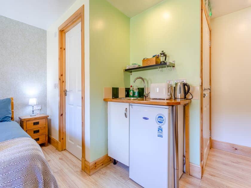 Open plan living space | Beinn Uidhe Studio Apartment - Inchnadamph Lodge Properties, Inchnadamph