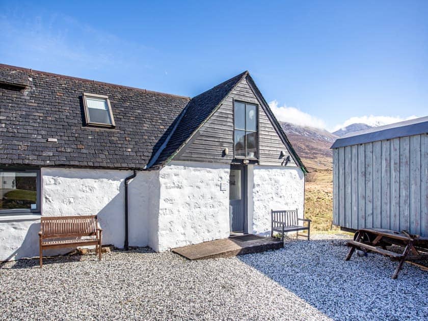 Exterior | Beinn Uidhe Studio Apartment - Inchnadamph Lodge Properties, Inchnadamph