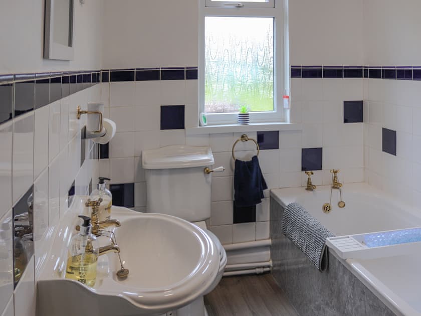 Bathroom | Fron Deg, Tudweiliog